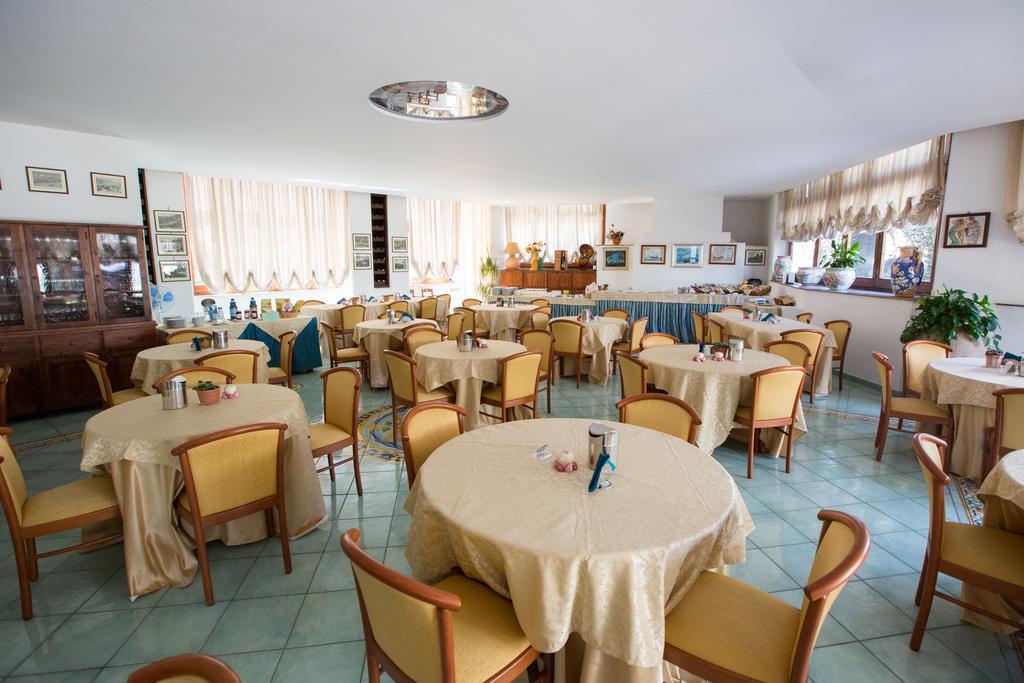 Residence Hotel Eden Палинуро Екстериор снимка